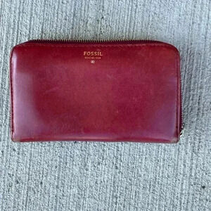 Vintage Fossil Wallet Red Leather Zip around Pocket Card Slots